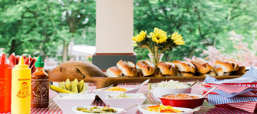Hosting the Perfect Dog-Friendly BBQ: Tips for a Fun Backyard Event